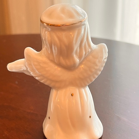 2 Vtg Artmark Originals Boy/Girl White Gown Ceramic Angels Musicians Christmas - Picture 7 of 9